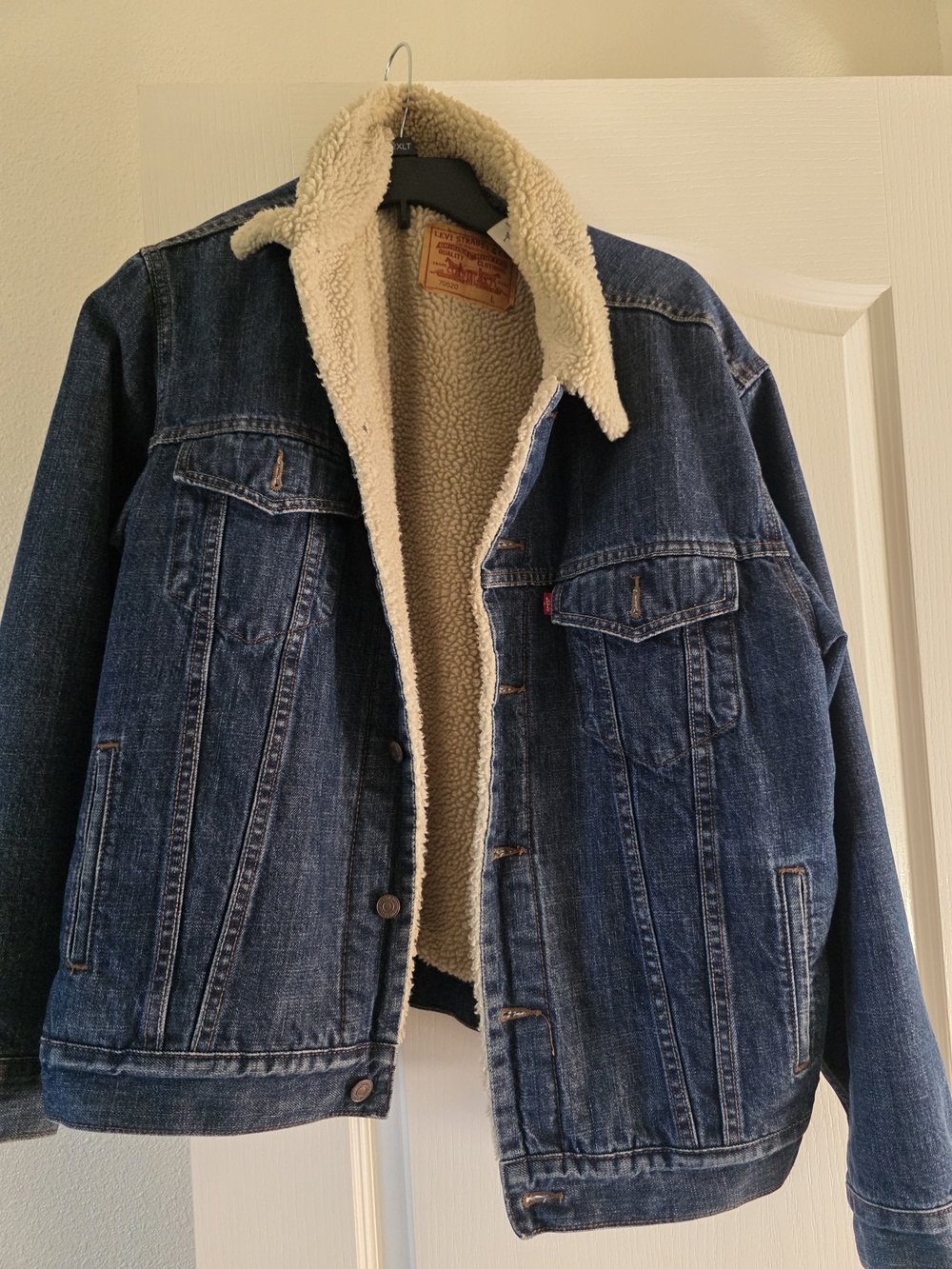 Levi's Dark Blue Denim Sherpa-Lined Jacket with Cream Lining